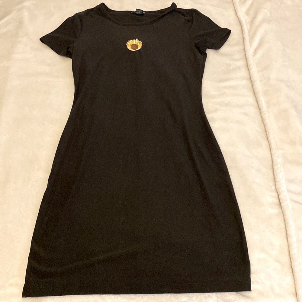 Cute short sleeve black dress with yellow sunflower.Very stretchy and cozy